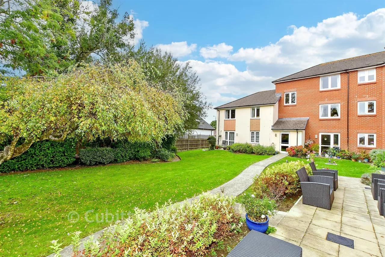 London Road, Cowplain, PO8, photo 7