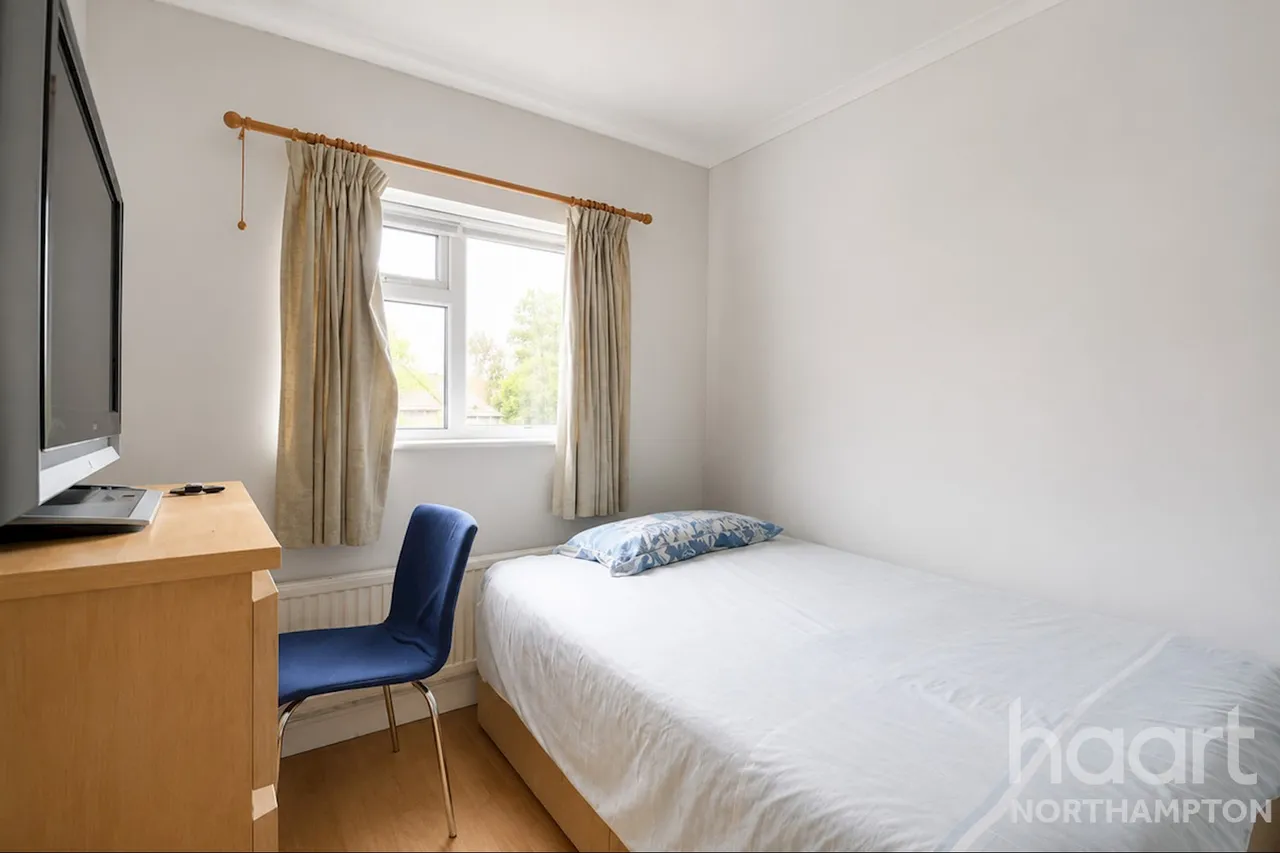 Raisins Field Close, Northampton, NN3, photo 12