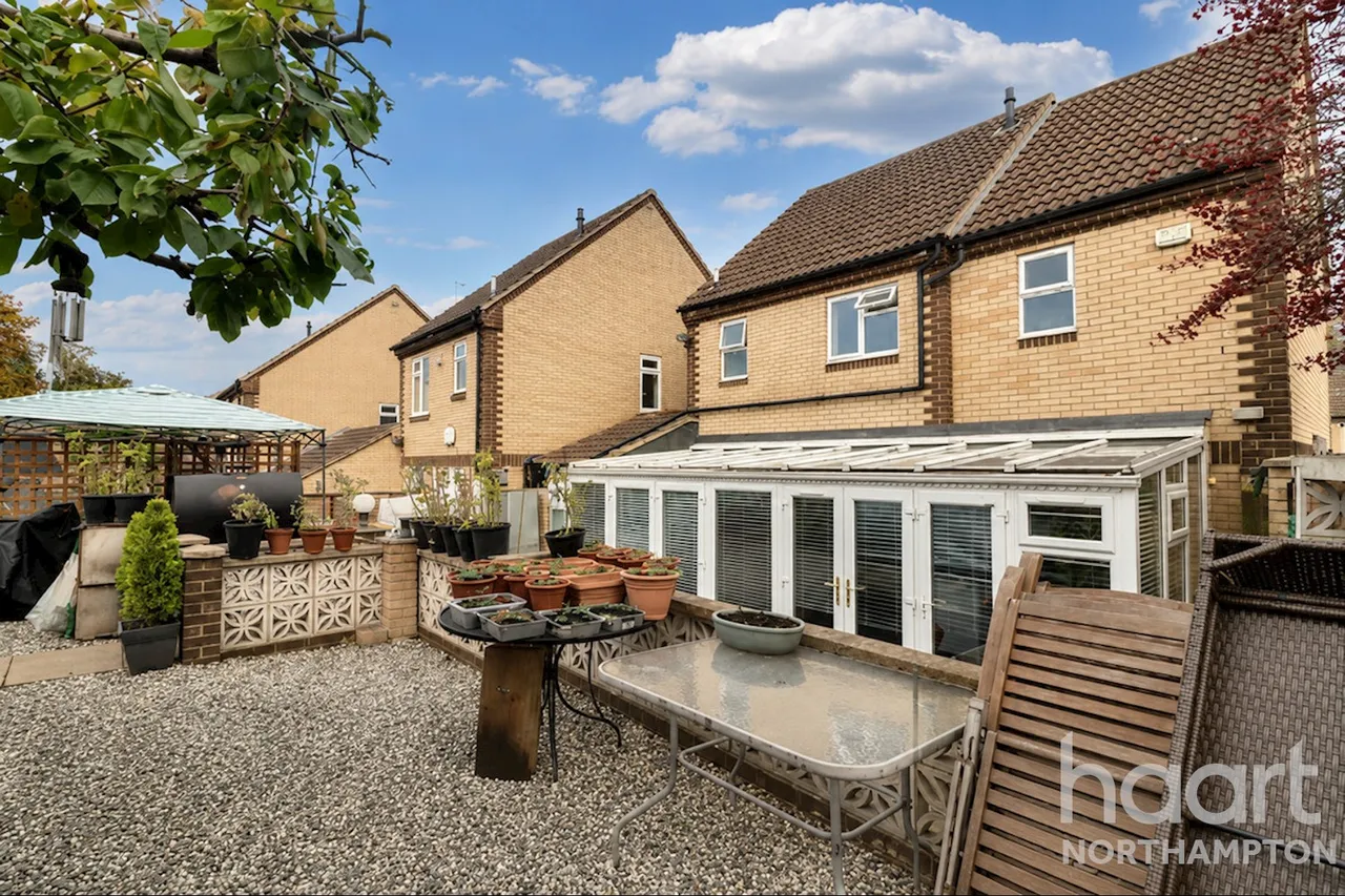Raisins Field Close, Northampton, NN3, photo 19