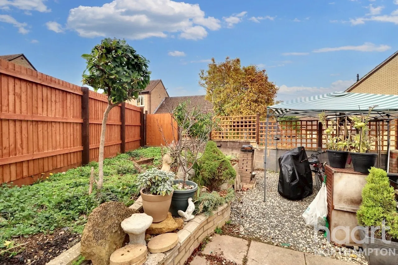 Raisins Field Close, Northampton, NN3, photo 17