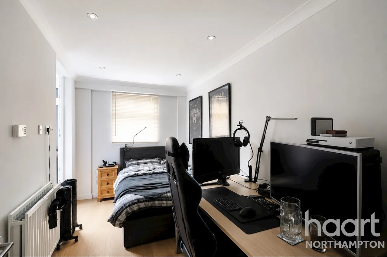 Raisins Field Close, Northampton, NN3, photo 11