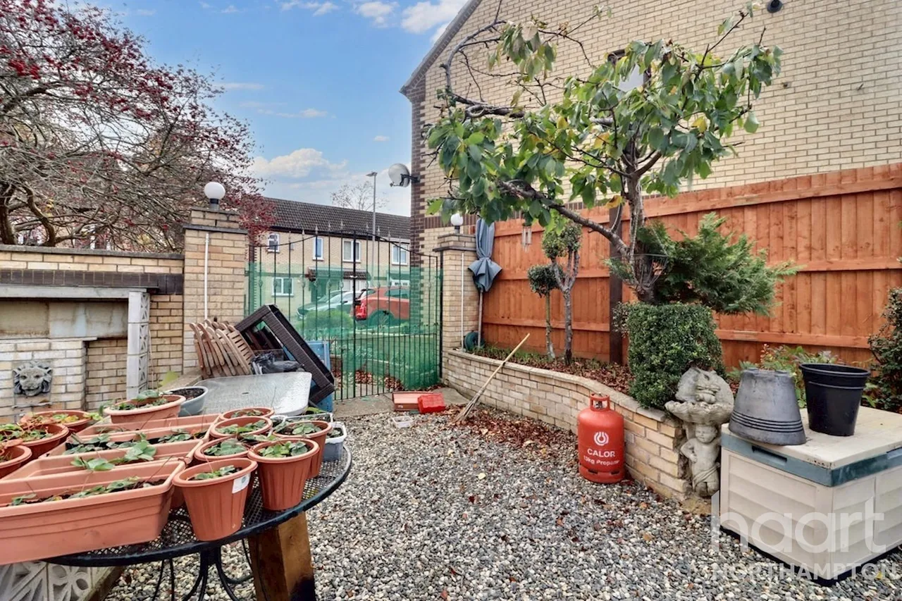 Raisins Field Close, Northampton, NN3, photo 18