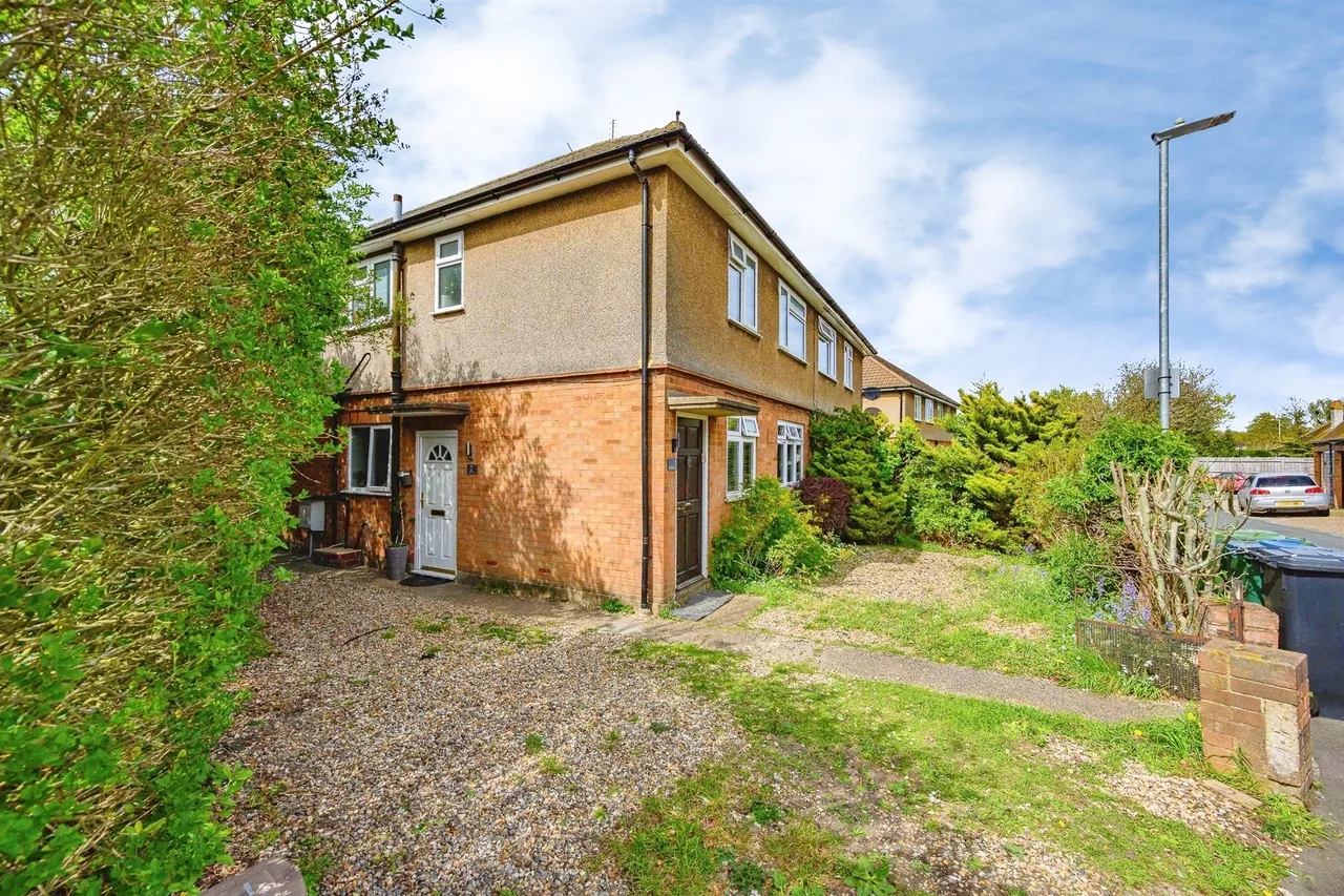 2 bed flat for sale — Russell Crescent, Watford