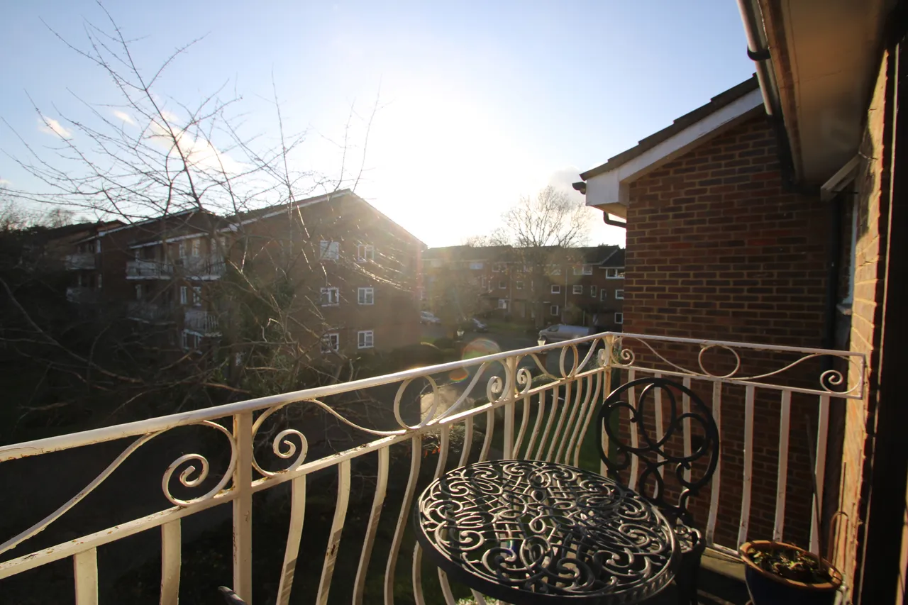 2 bed flat to rent, Fleetwood Close, Croydon, CR0