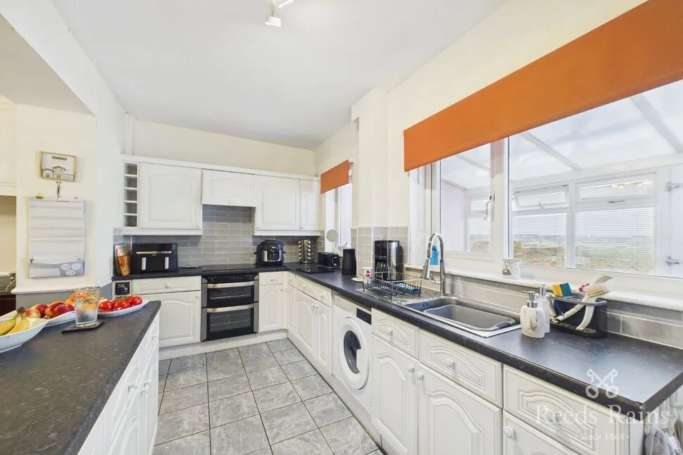Overthorpe Road, Dewsbury, West Yorkshire, WF12, photo 7