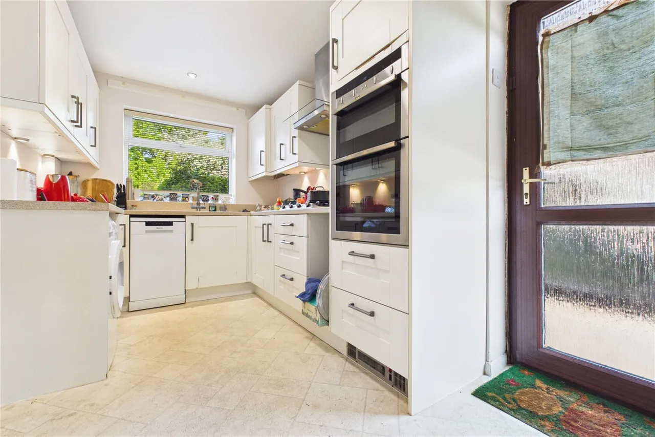 Muswell Close, Theale, RG7, photo 13
