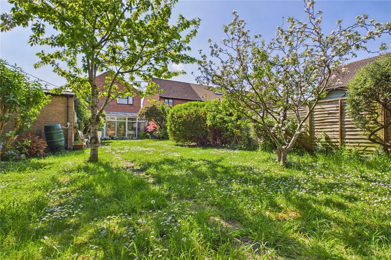 Muswell Close, Theale, RG7, photo 17