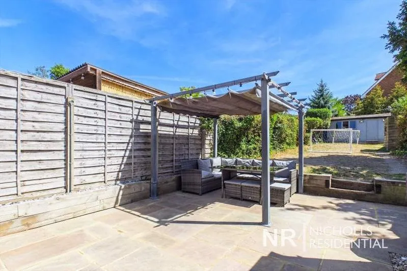 Leatherhead Road, Chessington, KT9, photo 21