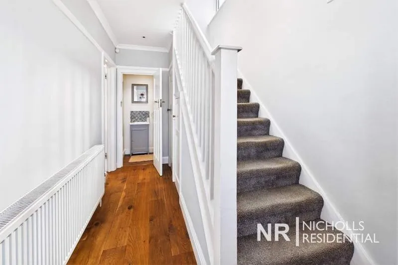 Leatherhead Road, Chessington, KT9, photo 10