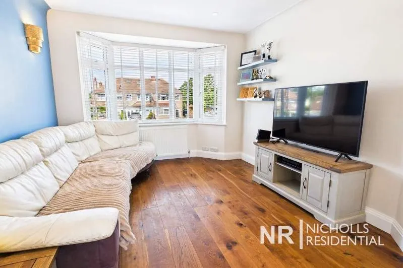 Leatherhead Road, Chessington, KT9, photo 4