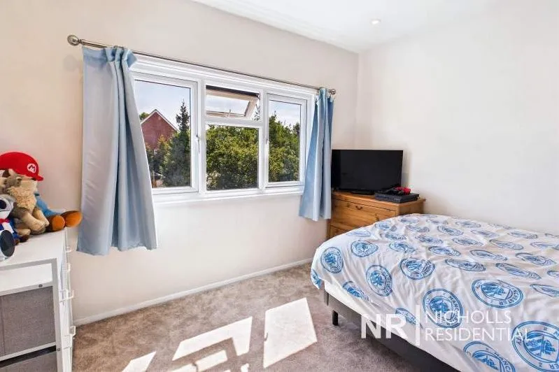 Leatherhead Road, Chessington, KT9, photo 14