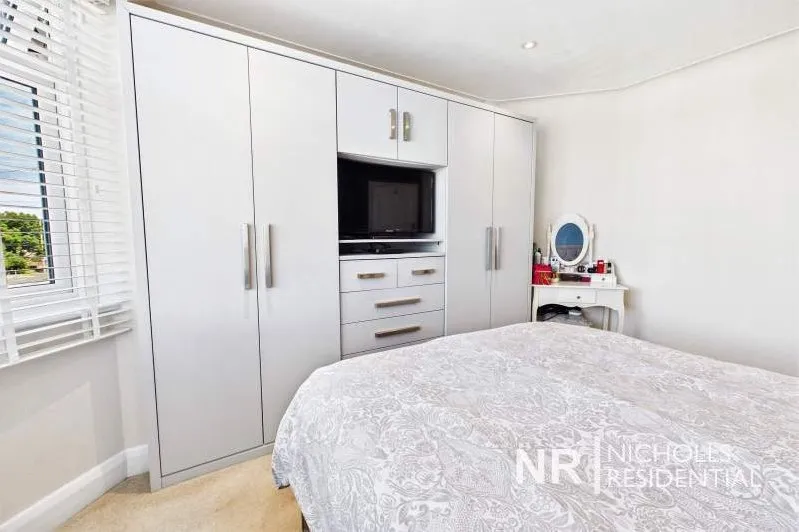 Leatherhead Road, Chessington, KT9, photo 12