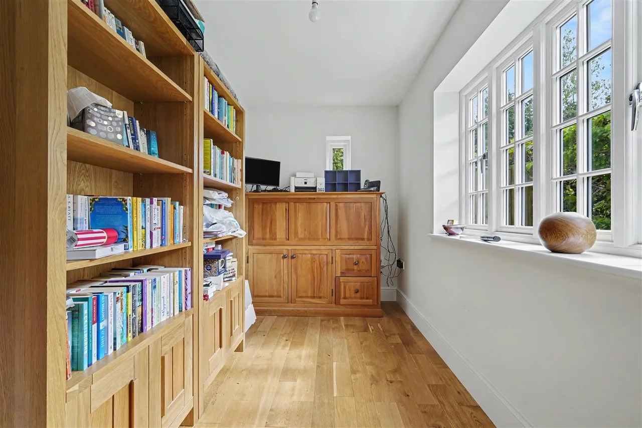 Cow Lane, Bramcote, NG9, photo 10