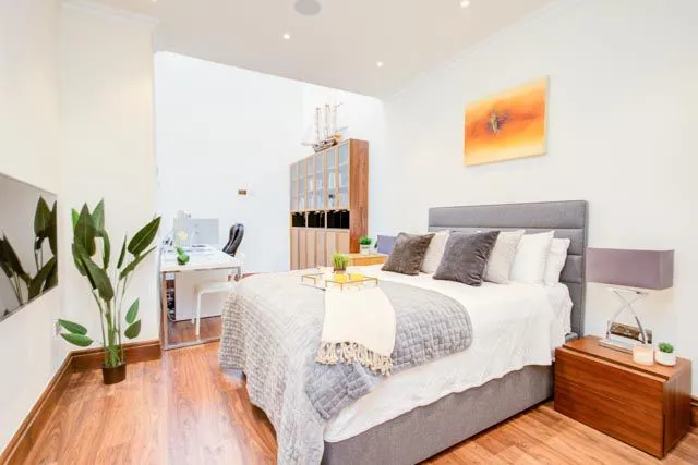 Lower Ground Floor, 8 Lanark Road, London, photo 4