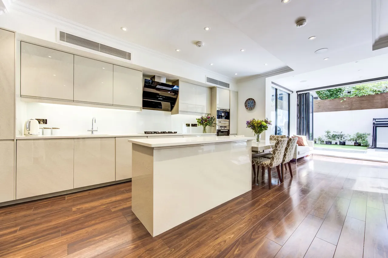 Lower Ground Floor, 8 Lanark Road, London, photo 3