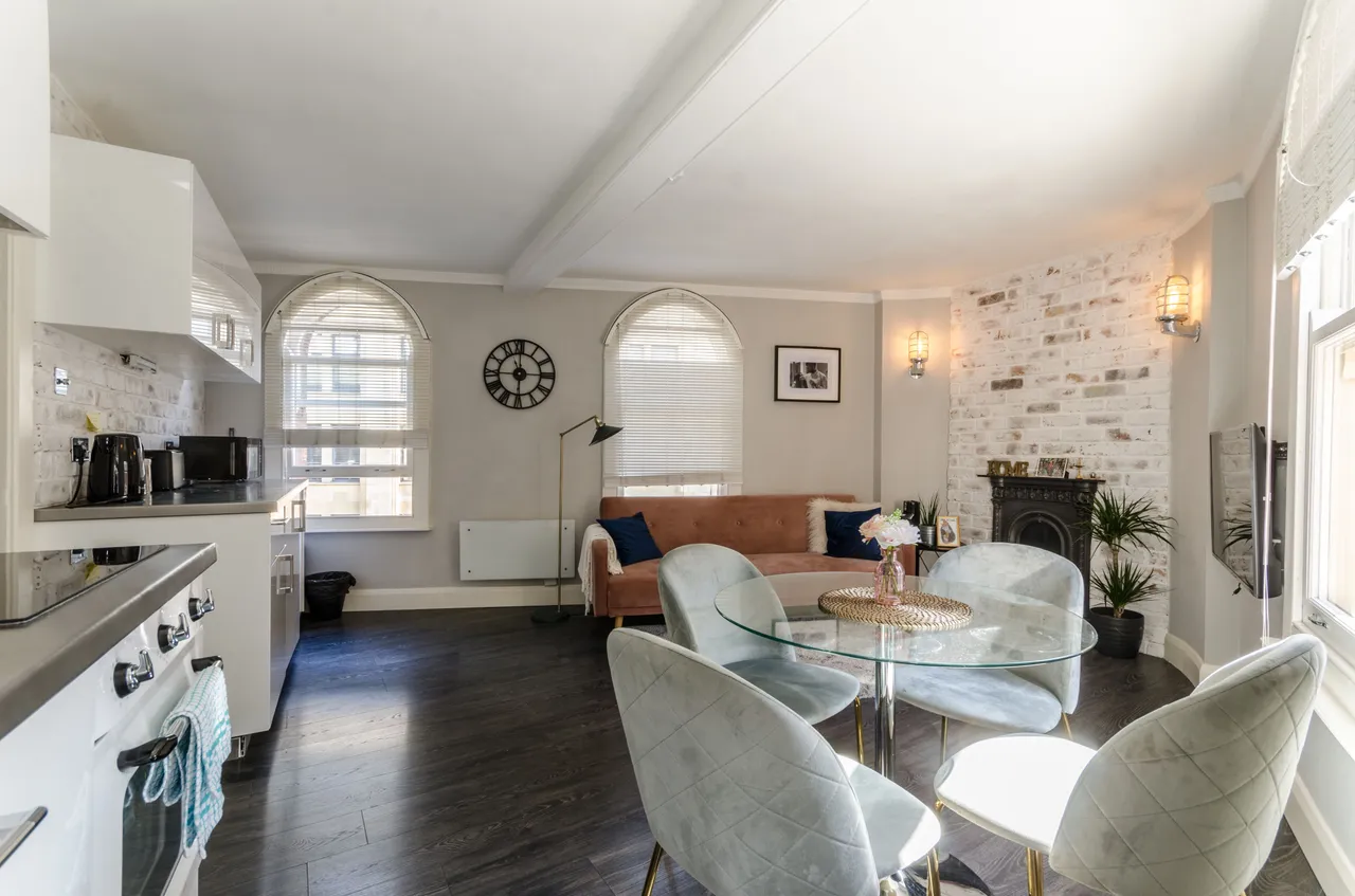 Flat 47 The Cloisters, 145 Commercial Street, London, photo 8