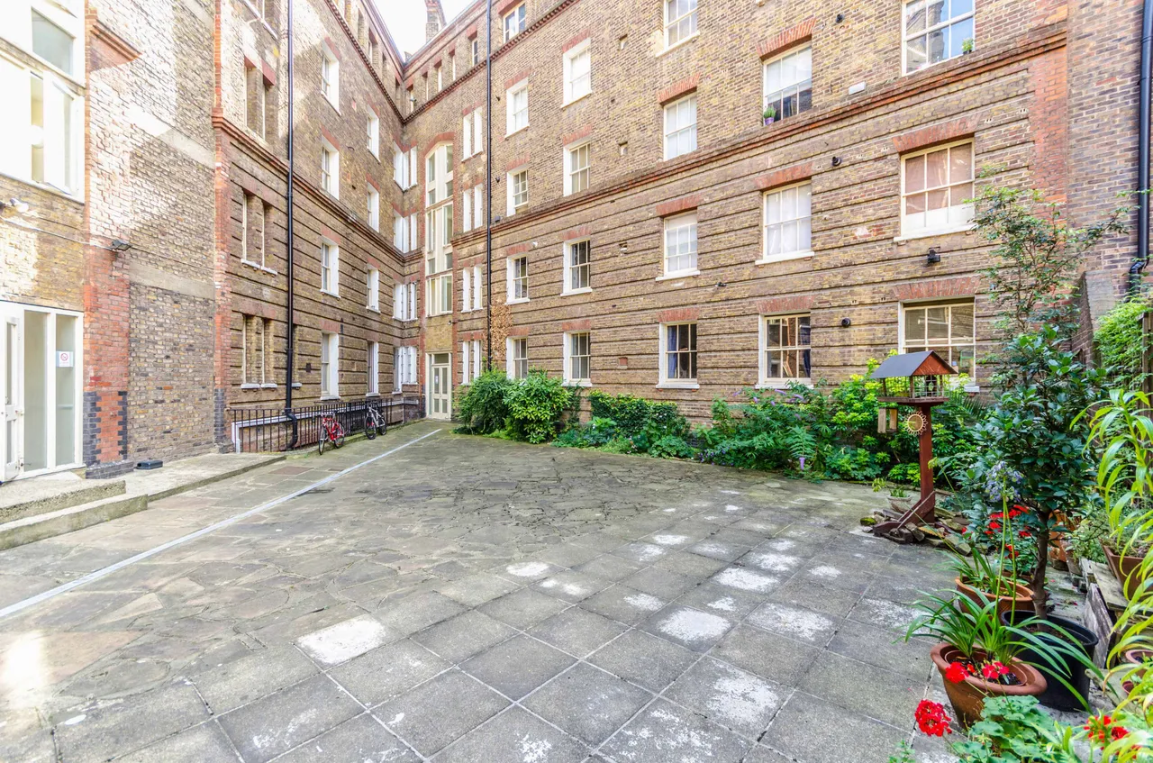 Flat 47 The Cloisters, 145 Commercial Street, London, photo 5
