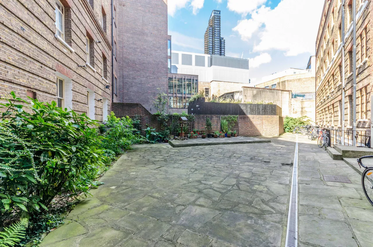 Flat 47 The Cloisters, 145 Commercial Street, London, photo 10
