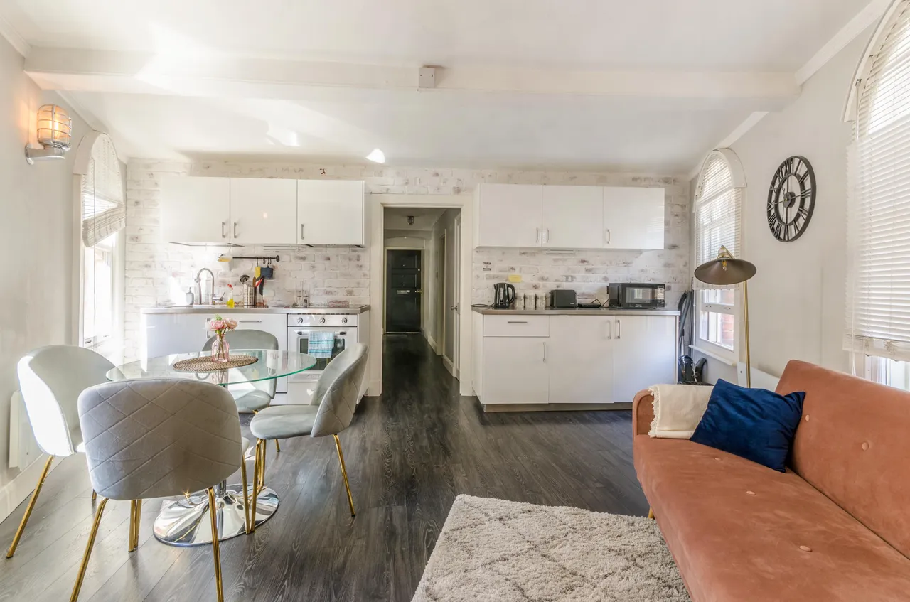 Flat 47 The Cloisters, 145 Commercial Street, London, photo 6