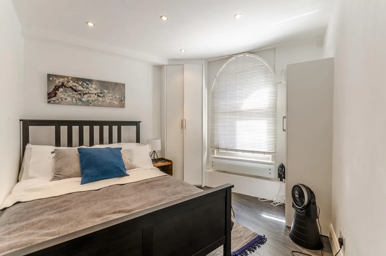 Flat 47 The Cloisters, 145 Commercial Street, London, photo 9