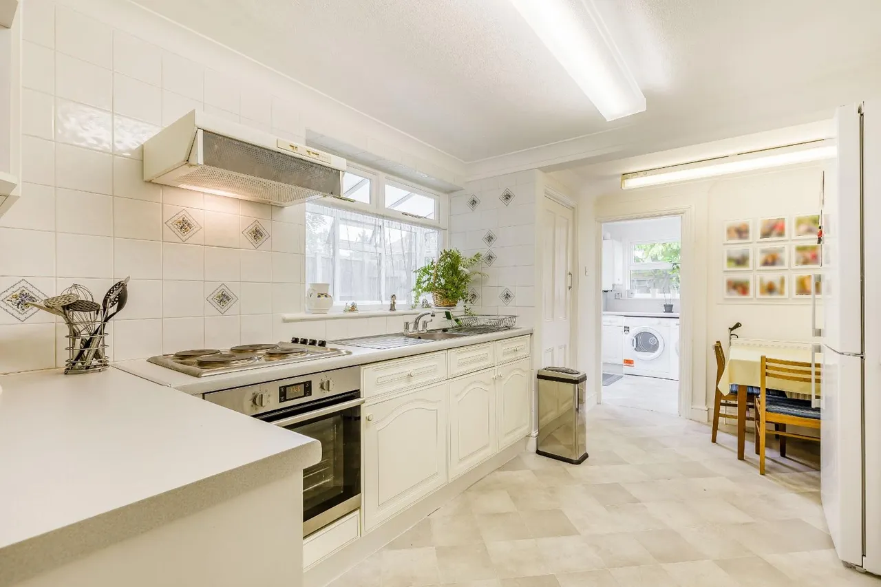 Dudley Road, Ashford, Surrey, TW15 2LE, photo 3