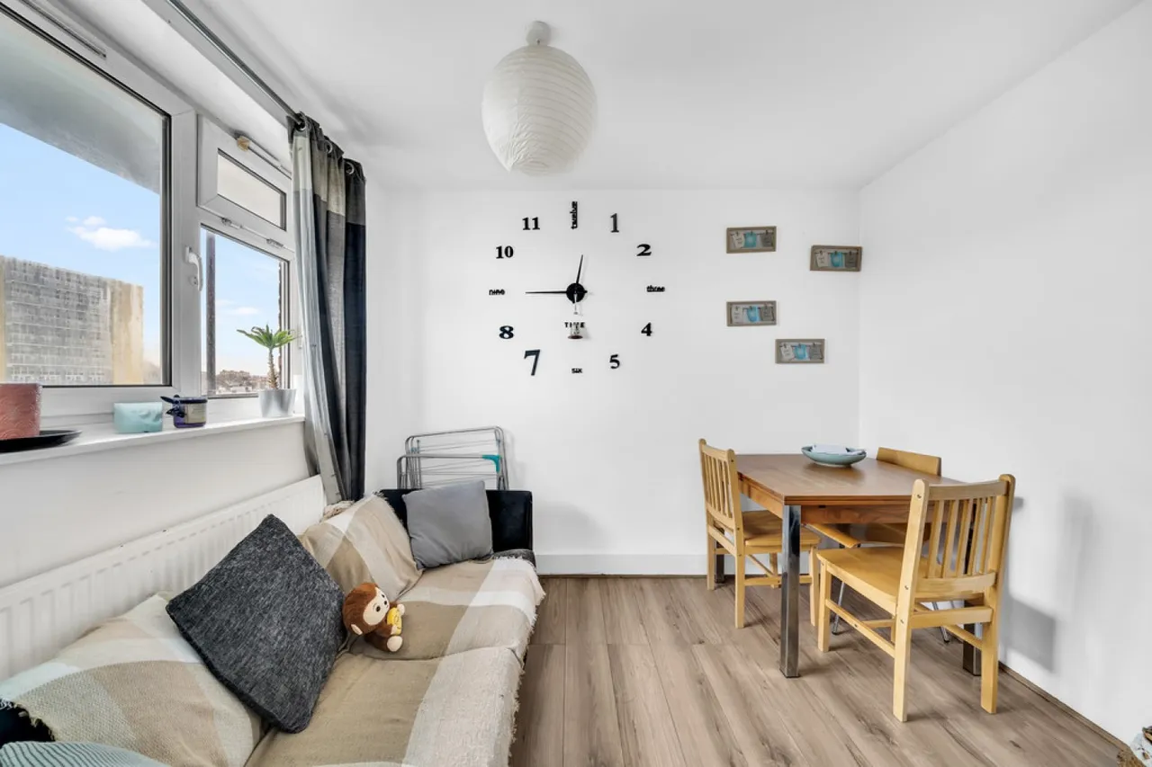 Henty Close, Battersea, photo 3