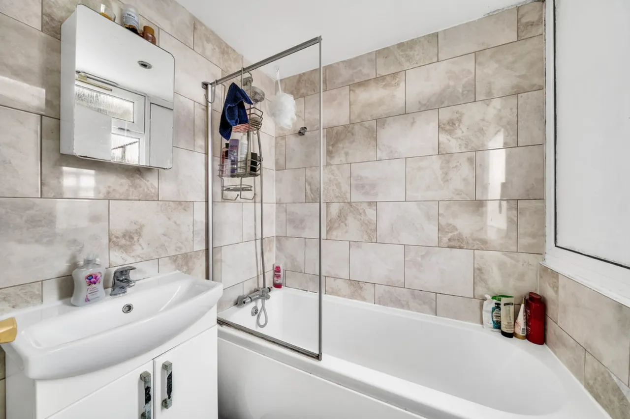 Henty Close, Battersea, photo 9