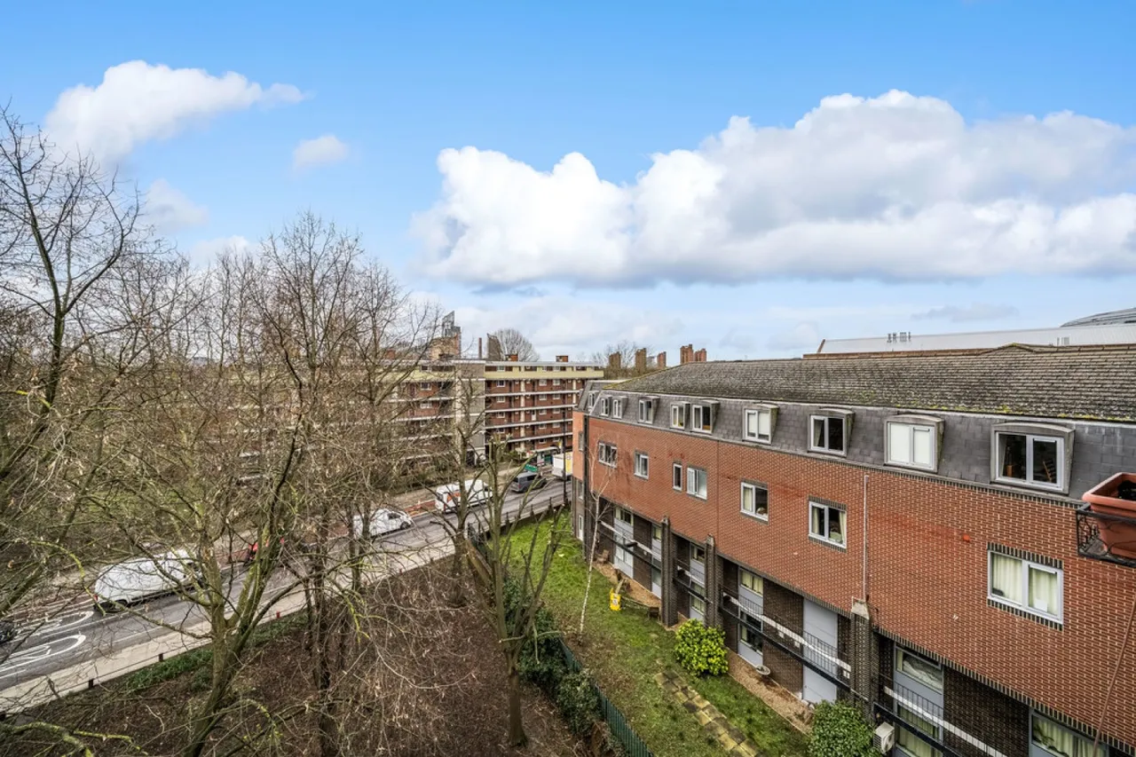 Henty Close, Battersea, photo 5