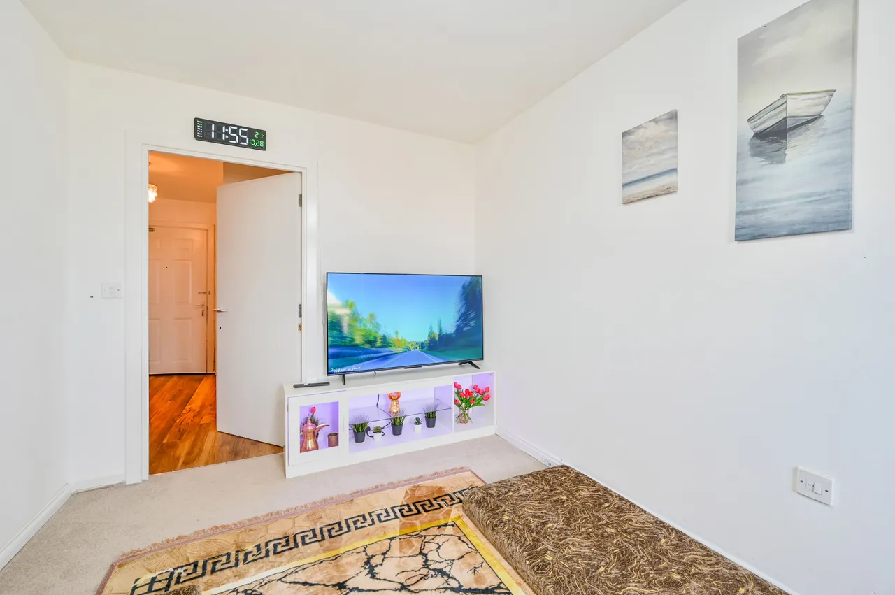 179 Ebbett Court, Victoria Road, London, photo 5