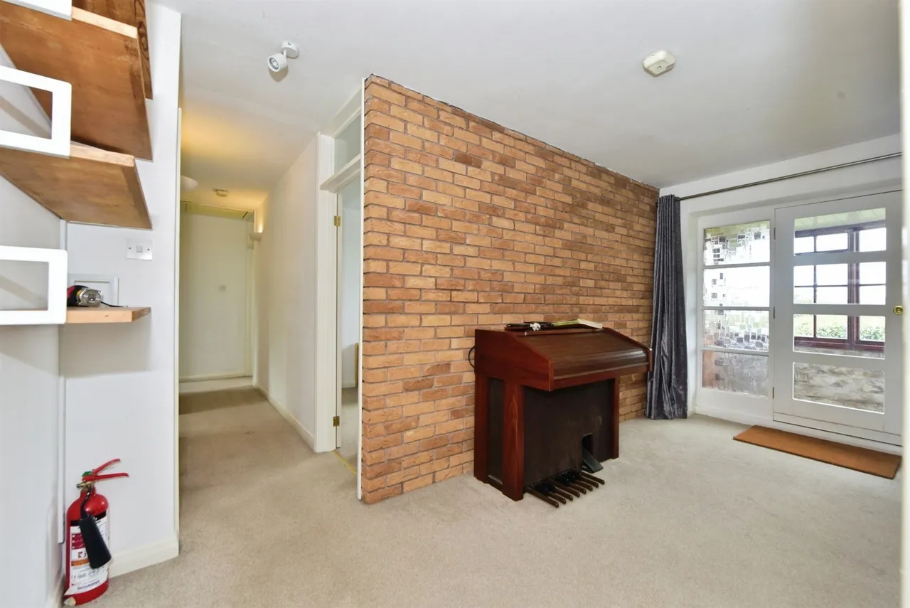 Mansfield Road, Aston, S26, photo 7
