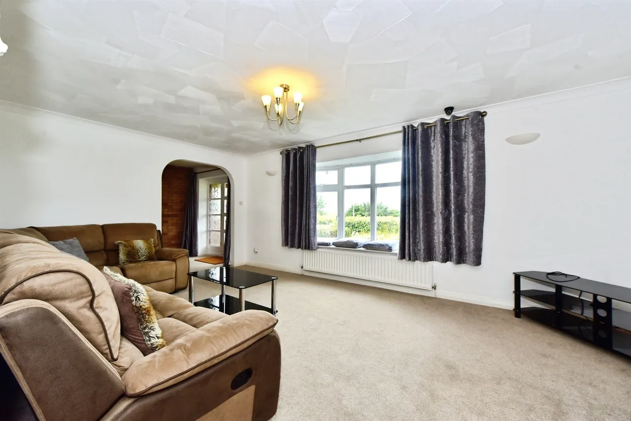 Mansfield Road, Aston, S26, photo 4