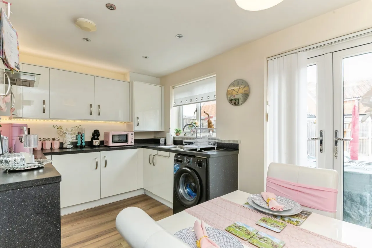 Glover Close, Clacton-on-Sea, Essex, CO16, photo 2