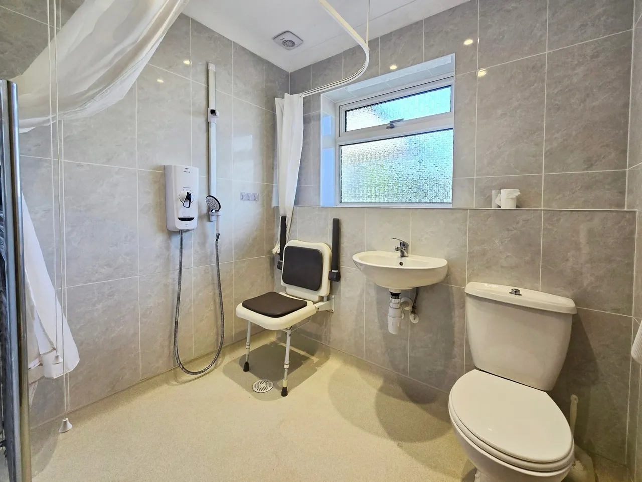 Vale Road, Ash Vale, Surrey, GU12 5HH, photo 5