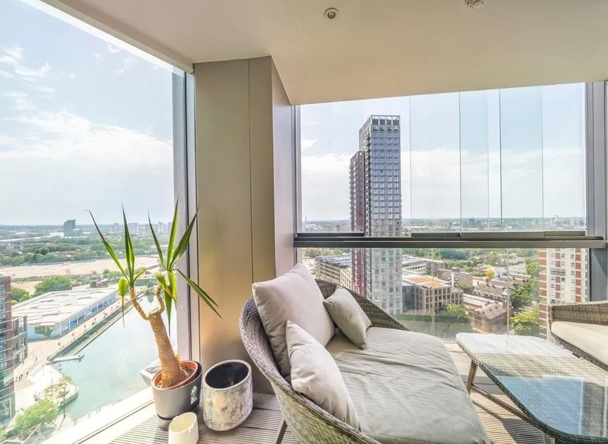 2 bed flat for sale — Surrey Quays Road, Canada Water, SE16