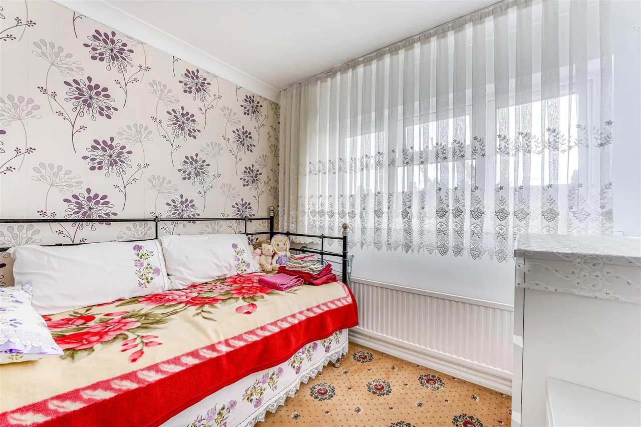 Sebastopol Road, Edmonton, N9, photo 8