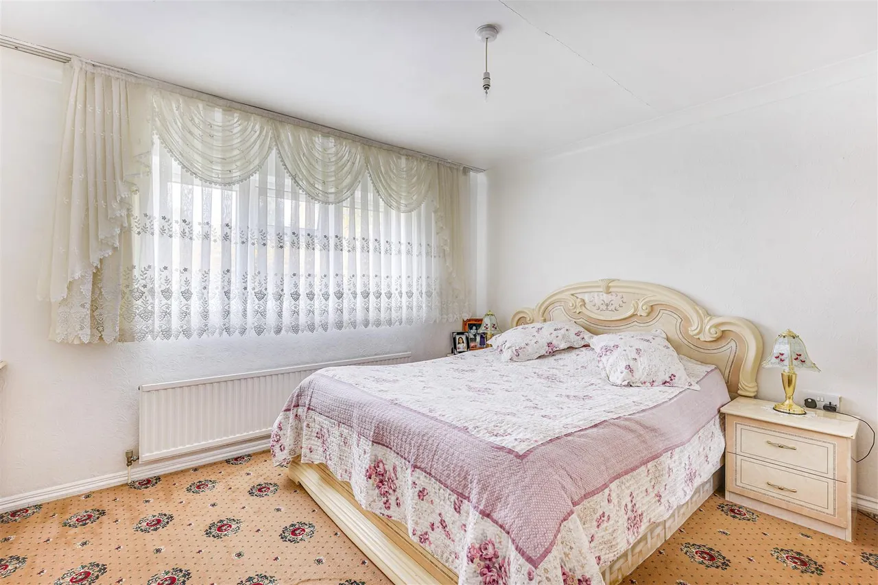 Sebastopol Road, Edmonton, N9, photo 6