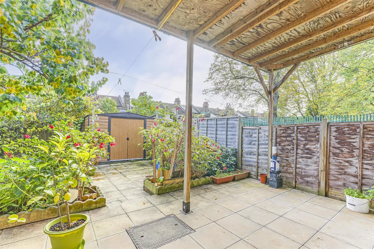 Sebastopol Road, Edmonton, N9, photo 4
