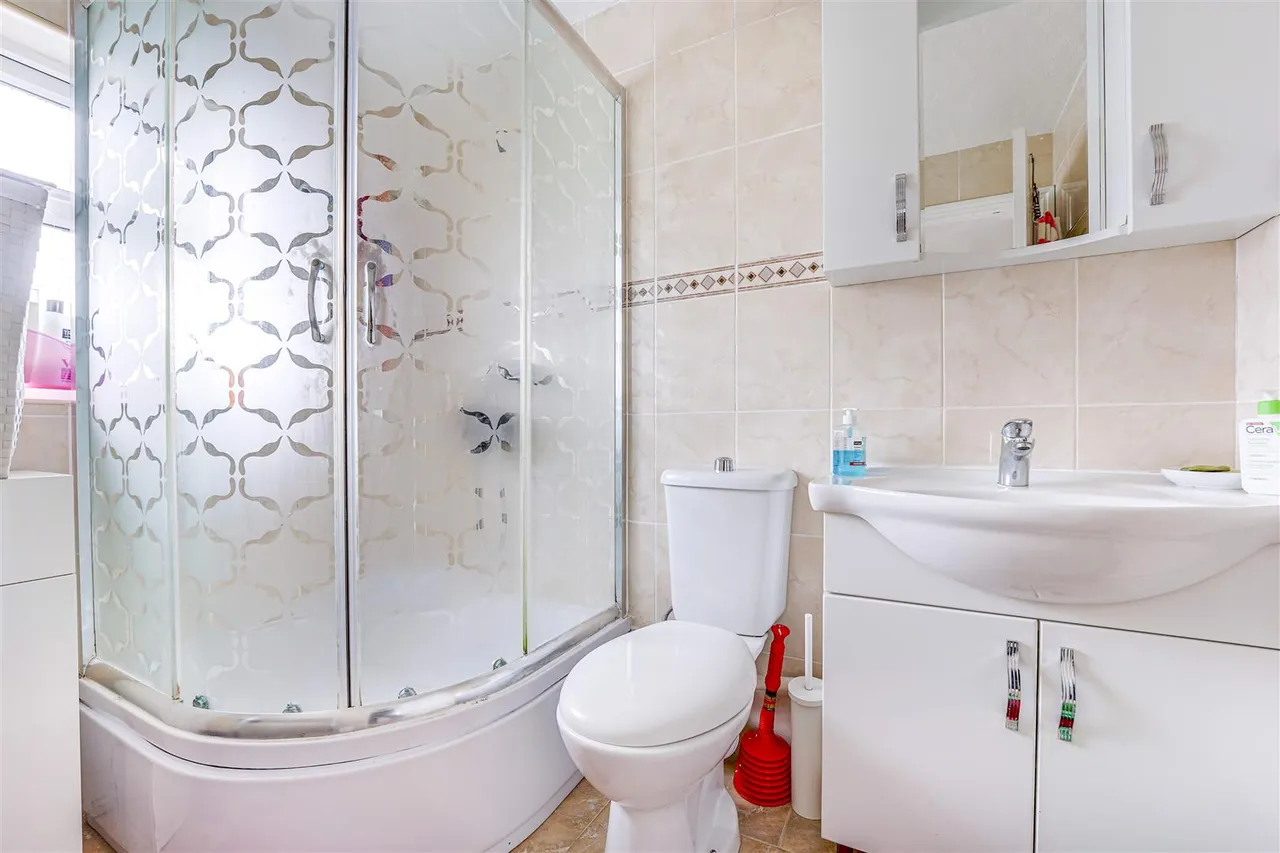 Sebastopol Road, Edmonton, N9, photo 9