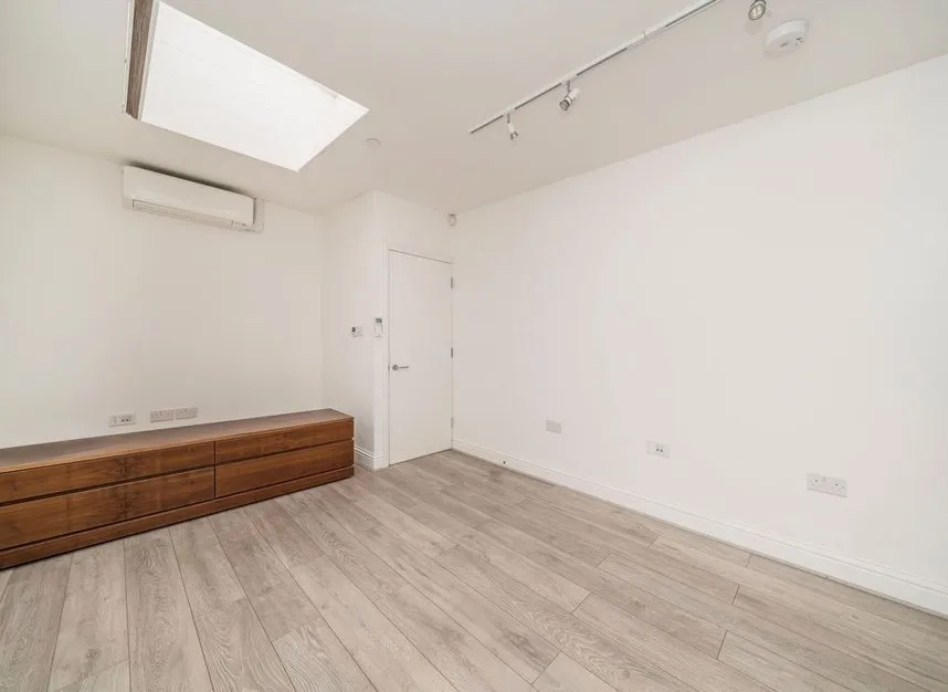 Sage Yard, Surbiton, KT6, photo 5