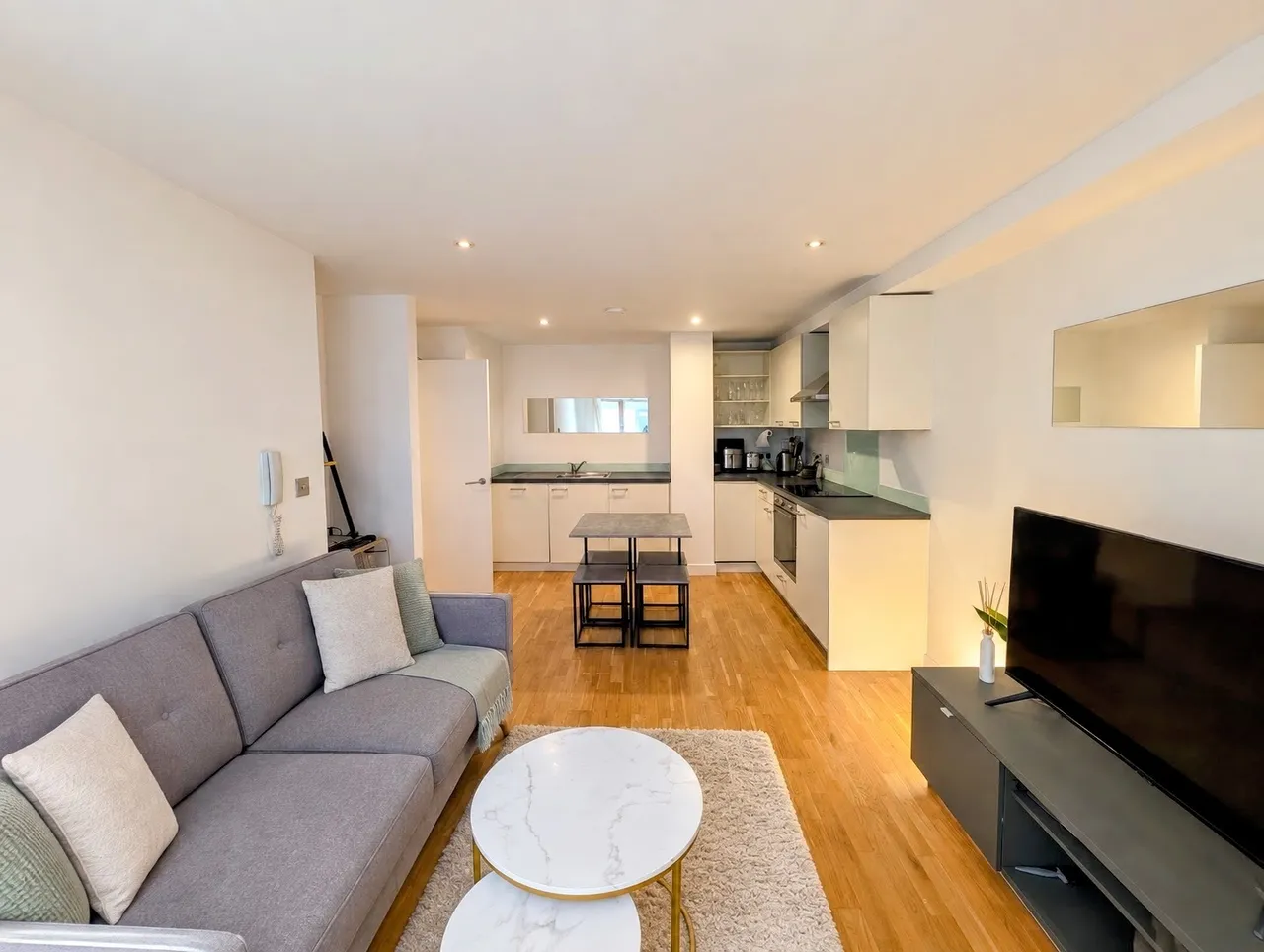 The Base, City Centre, M15, photo 3