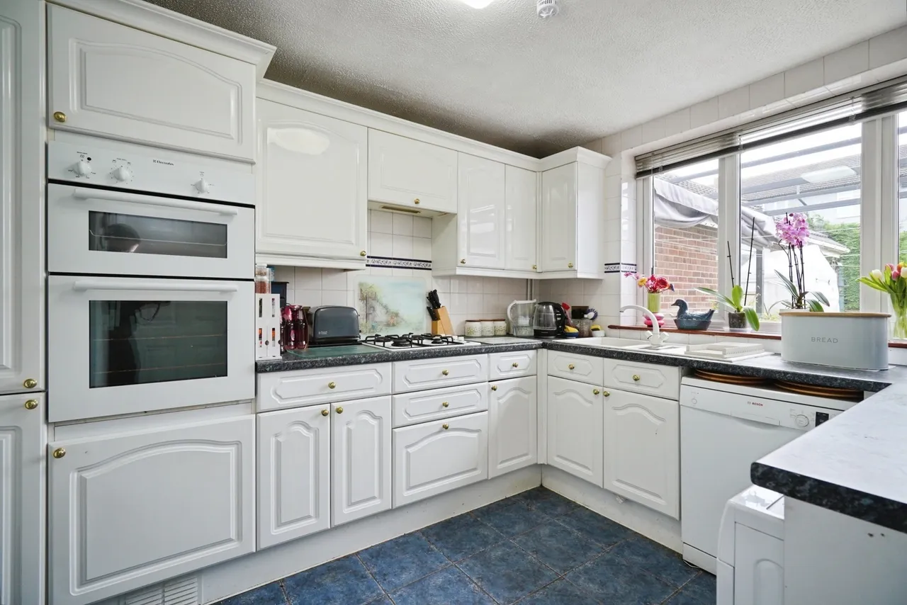 St. Andrews Drive, Burton-on-Trent, DE13, photo 9