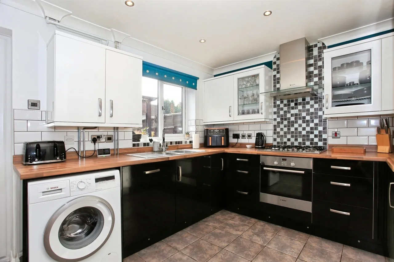 Manor Close, Peterborough, PE6, photo 2