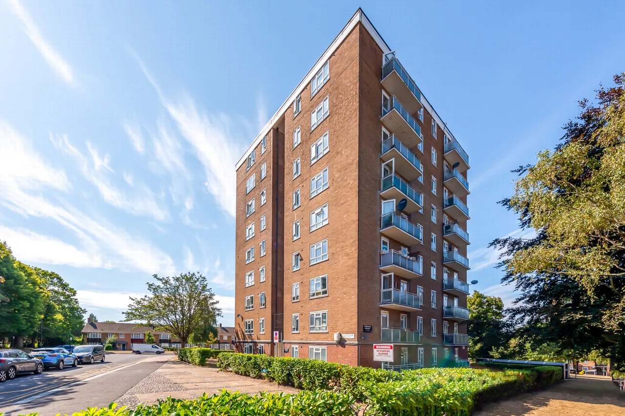 2 bed flat for sale — Strongbow Crescent, Eltham, SE9 1DP