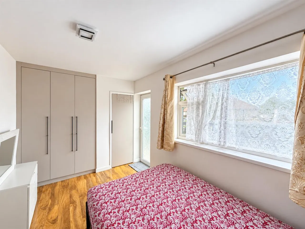 Longford Avenue, Southall, UB1, photo 5