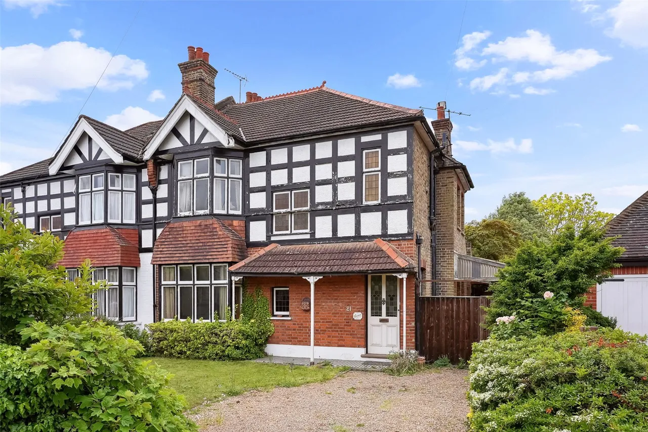 4 bed house for sale — Nightingale Road, Hampton, TW12 3HU