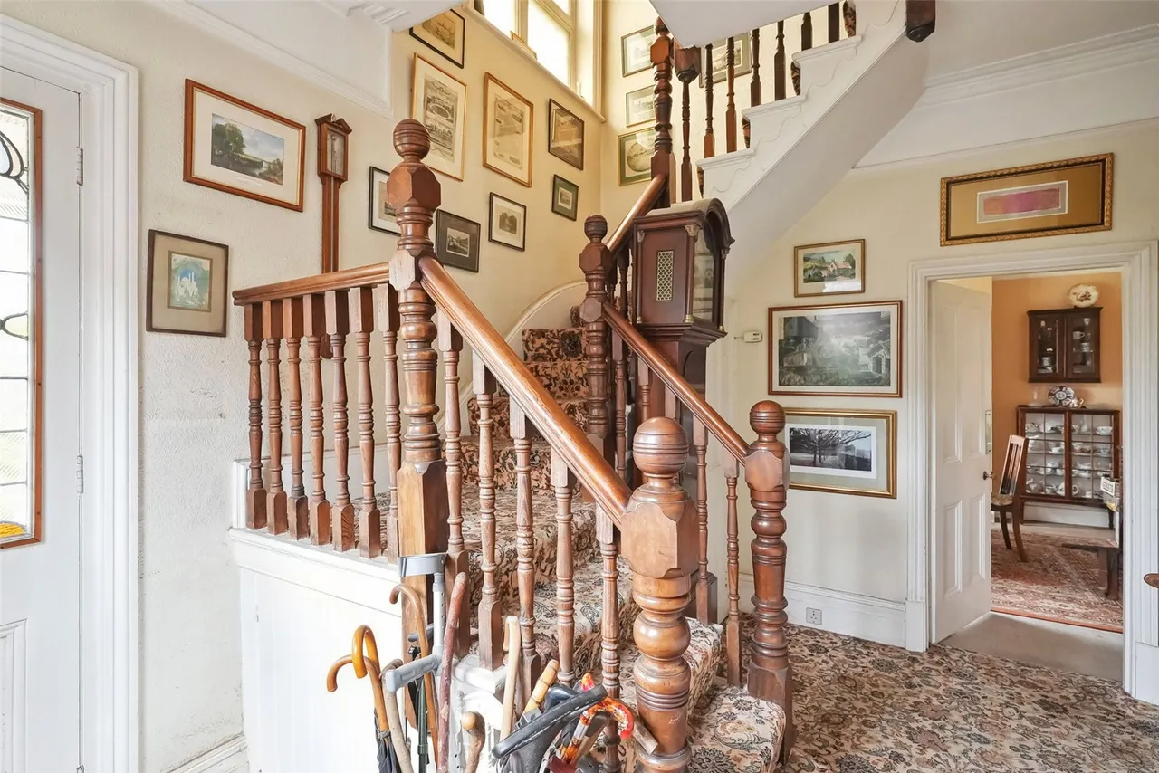 Nightingale Road, Hampton, TW12 3HU, photo 5