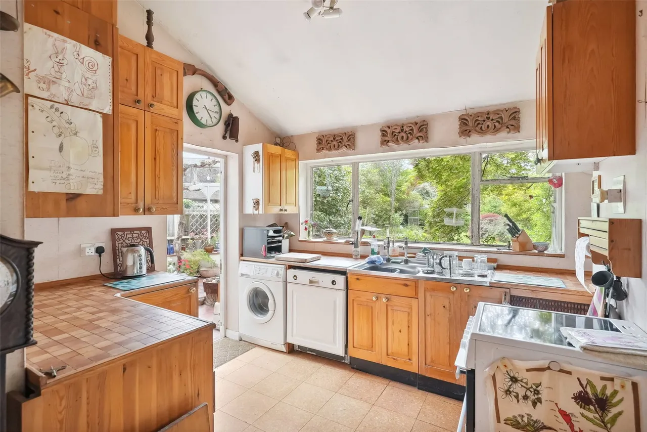 Nightingale Road, Hampton, TW12 3HU, photo 6