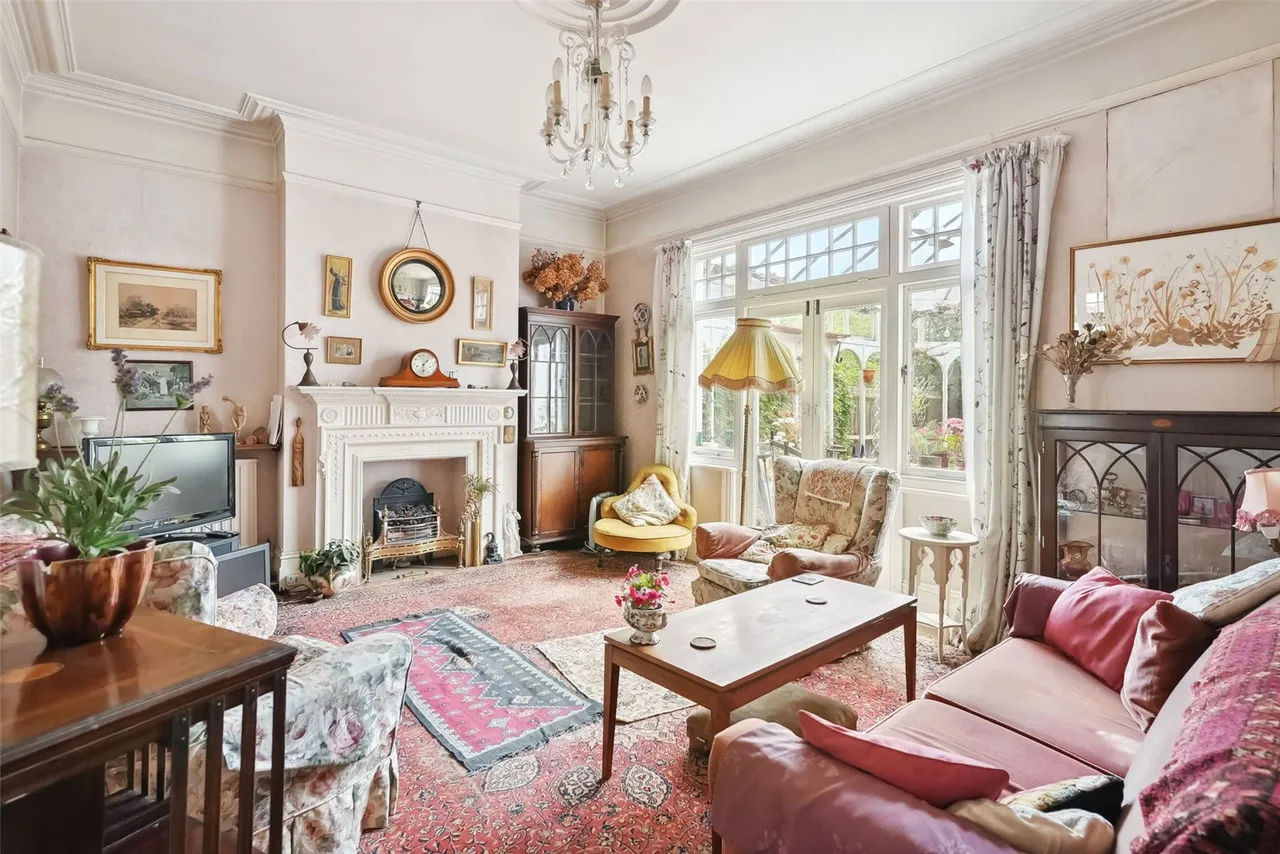 Nightingale Road, Hampton, TW12 3HU, photo 3