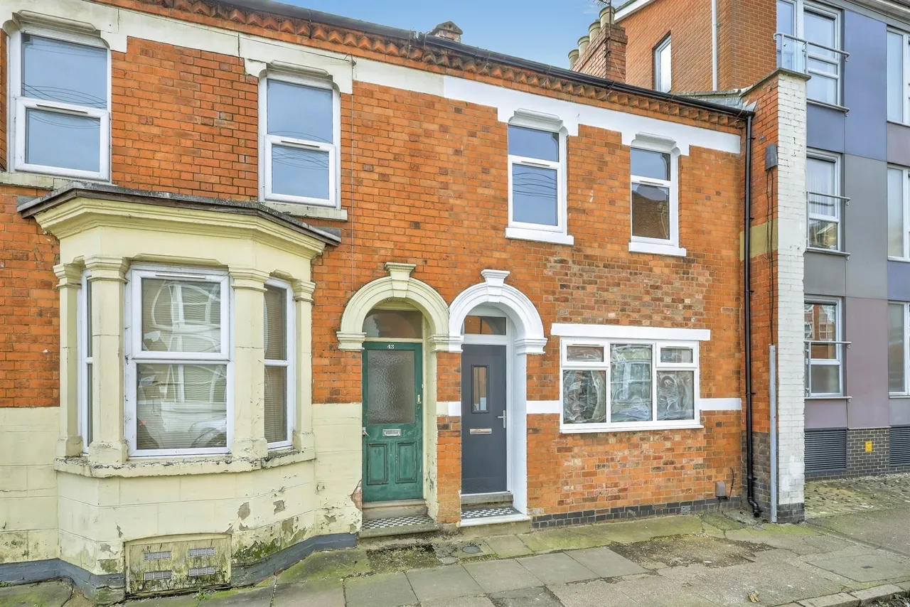 3 bed house for sale — Talbot Road, Northampton