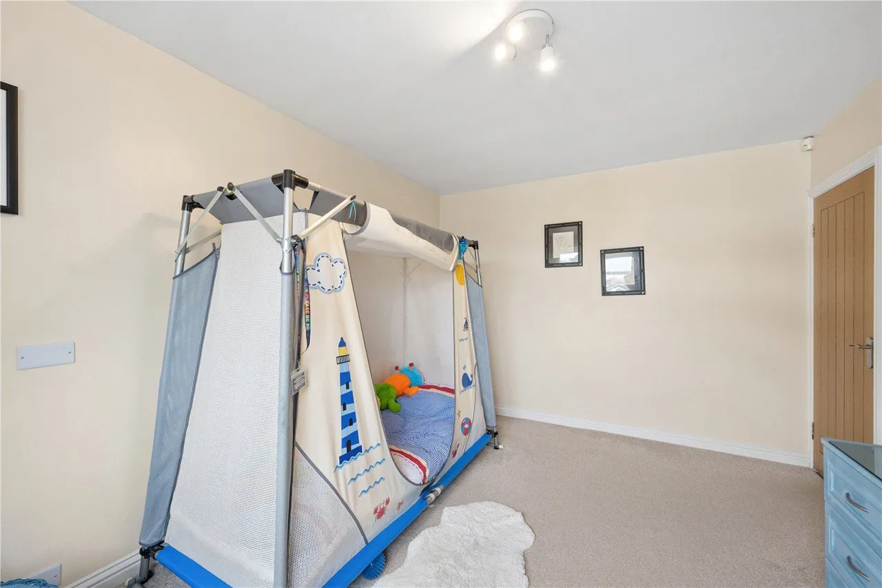 Milton Court, Wakefield, WF3, photo 31